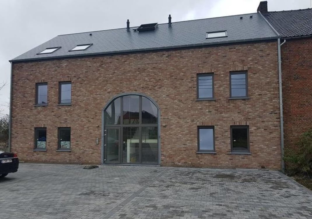 Transformation d'une grange en immeuble à appartements par VDArchitecture à Bouffioulx.